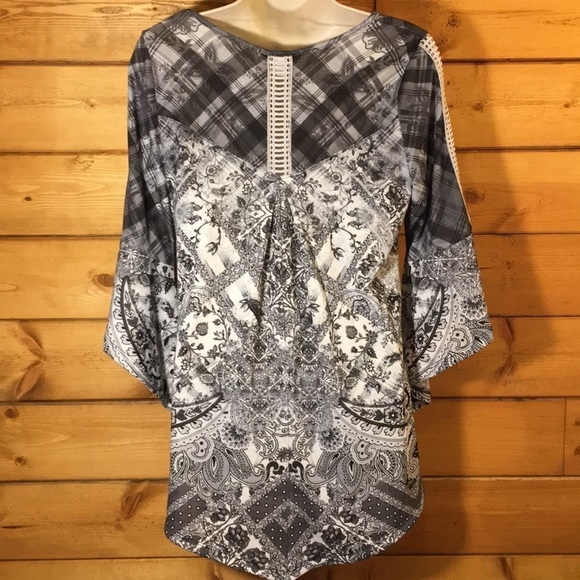 Unity World Wear | Gray/White Bell Sleeve Top S - Picture 2 of 5